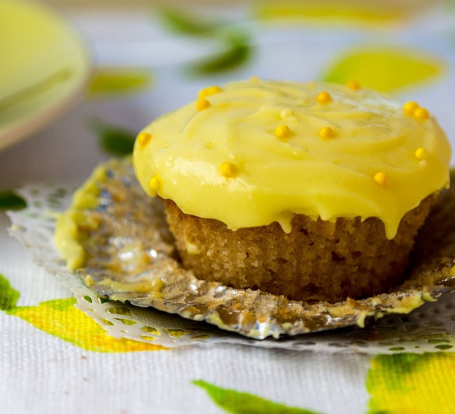 Lemon-Cupcakes-With-Greek-Yogurt-Frosting-notitle-cwm