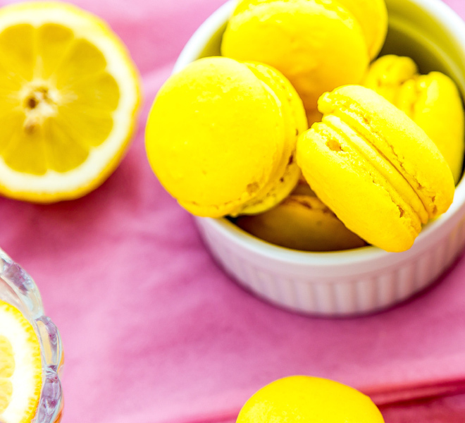 Lemon-French-Macarons-notitle-cwm