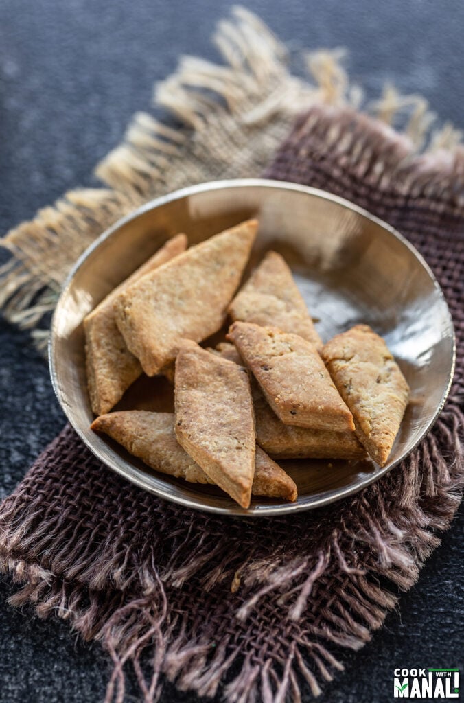 namak para cooked in air fryer served in a copper plate