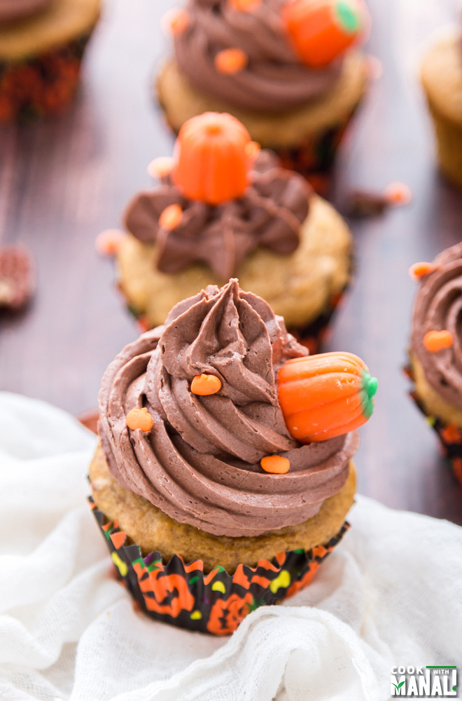 Pumpkin Pecan Cupcakes With Chocolate Frosting