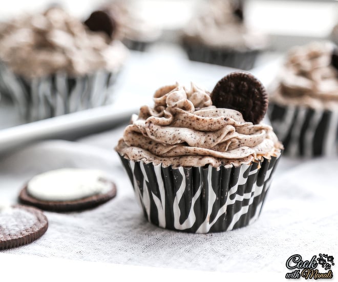 Oreo Cupcakes with Cookies & Cream Frosting