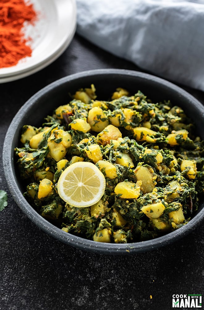 Aloo Palak Cook With Manali