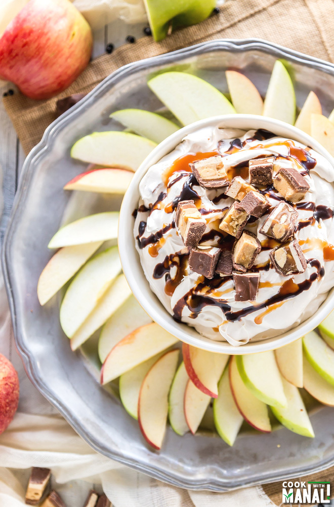 SNICKERS Cheesecake Dip