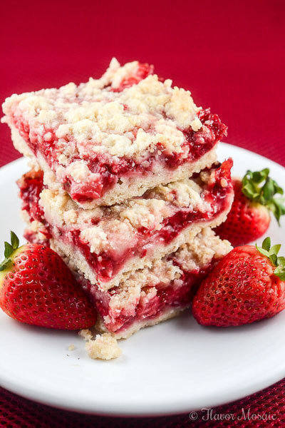 Easy-Strawberry-Crumb-Bar-Recipe