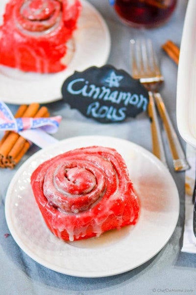 red-velvet-cinnamon-rolls-chefdehome-1