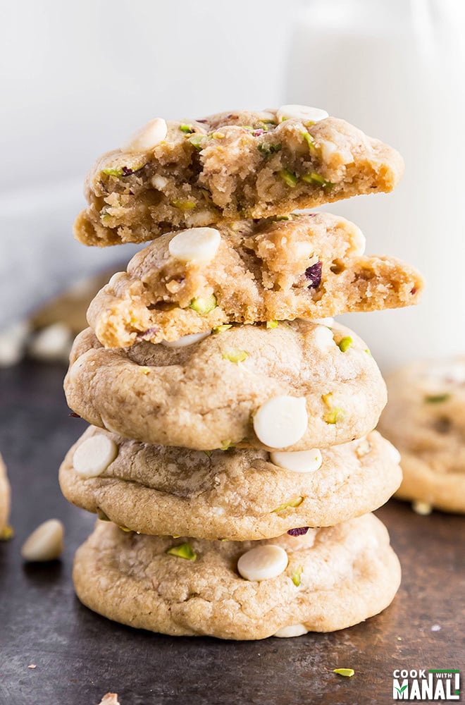 white-chocolate-chips-pistachio-cookies