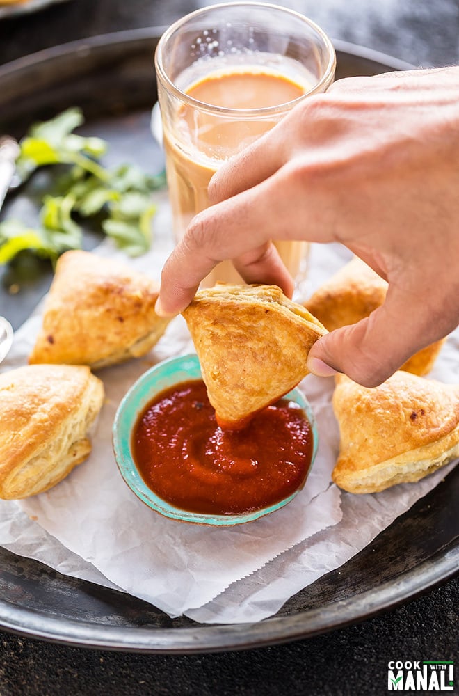 samosa made with puff pastry