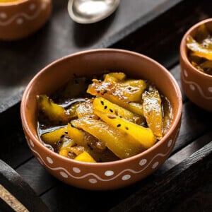 aam ki launji in a traditional clay bowl