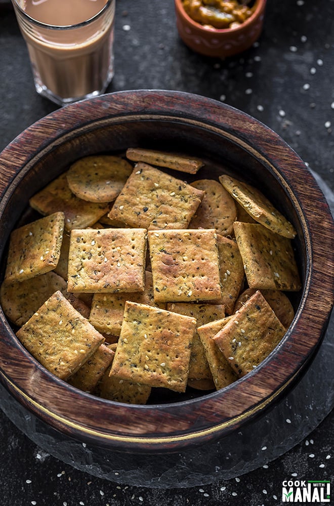 baked methi mathri in a wooden bowl
