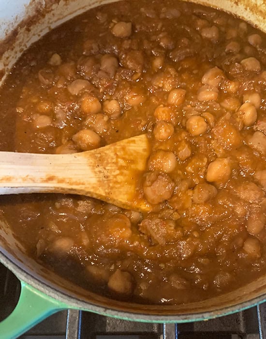 cooked chole in a dutch oven