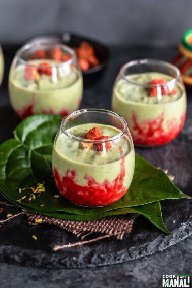 paan kheer served in small glass bowls kept over paan leaves