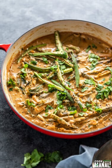 okra curry served in a red pan