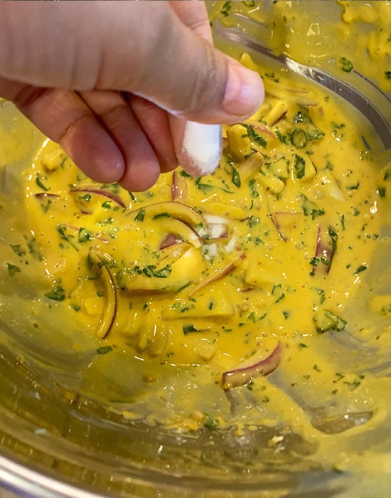 adding pinch of baking soda to pakora batter