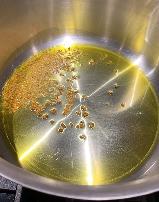 adding fenugreek seeds to oil