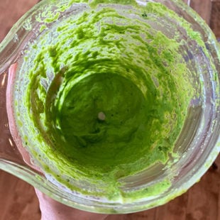 green cplor paste in a blender