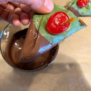 paan dipped in melted chocolate