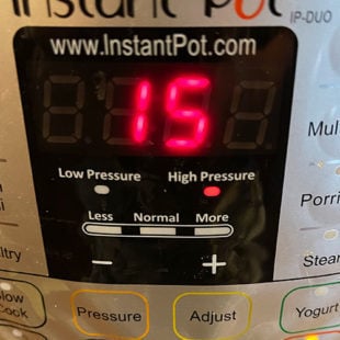 instant pot screen displaying 15