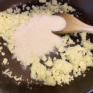 mawa being roasted in a pan with sugar