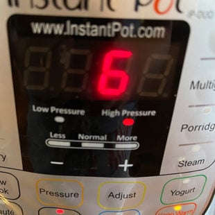 instant pot screen displaying 6 minutes