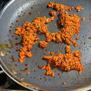 mushrooms cooked with chili sauce in a pan