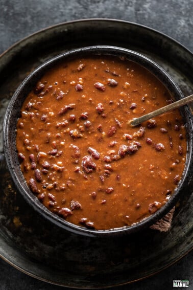 punjabi rajma served in a black bowl