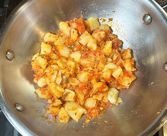 potatoes coated with spices in a kadai