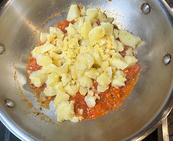 crushed boiled potatoes with tomatoes and spices