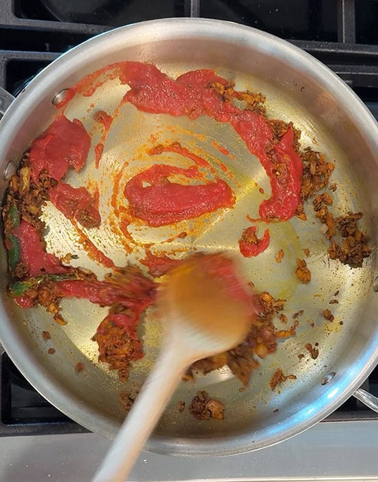 tomaot puree added to pan