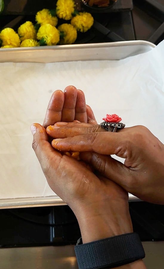 palm rolling ball of rice